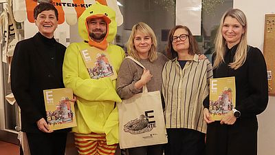 Gruppenbild mit Gemeinderätin Susanne Haase, Daniel Mittendorfer vom GB*Team, Bezirksvorsteherin Stefanie Lamp, Barbara Jeitler und Lena Witzanyvom GB*Team