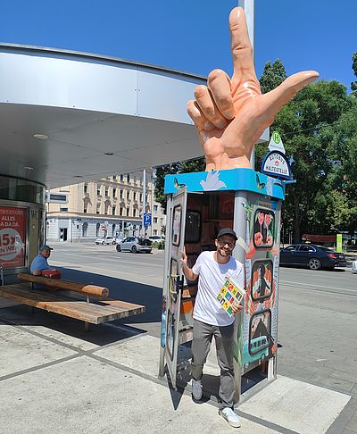 Offener Bücherschrank am Meidlinger Markt Offener Bücherschrank am Meidlinger Markt