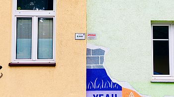 Fassade_STMAtzgersdorf_5 Bemaltes Wandstück