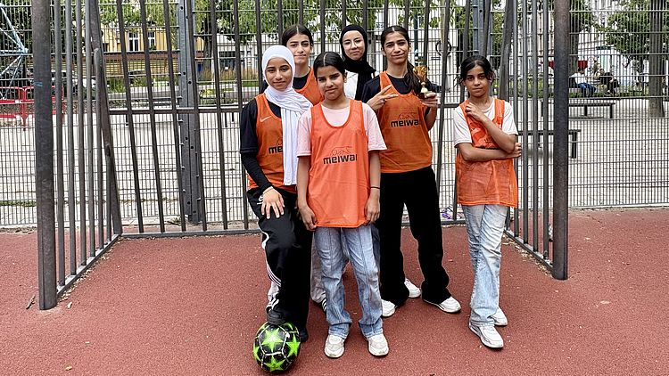 Mädchenfußball-Team steht vor Tor