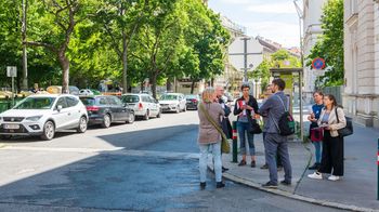 Expertinnen beim Rundgang