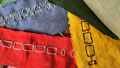 Textilkunst in bunten Farben