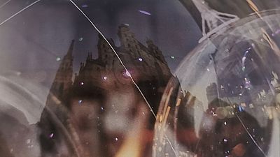 Kirchen-Reflexionen in Glaskugeln