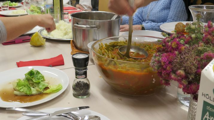 Essenstisch beim Gemeinsamen Kochen