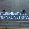 Gemalter Schriftzug auf Asphalt