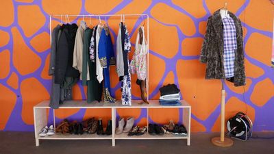 Offener Kleiderschrank