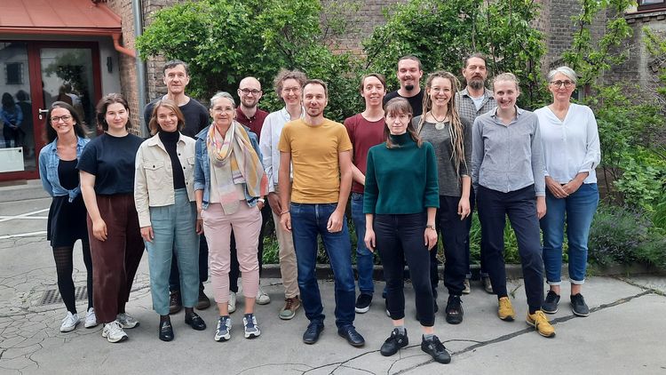 Team: Marilen Watzinger (Öffentlichkeitsarbeit), Lea Rönsch, Stefanie Simic, Laslo Vince, Andrea Breitfuss (Auftragnehmerin), Severin König, Christina Schneider (Projektleitung, Öffentlichkeitsarbeit), Florian Ritter (Projektleitung Stellvertretung), Thomas Leimer, Simon Peball, Harald Figl, Clara Römhild, Michaela Glanzer (Öffentlichkeitsarbeit), Tamara Brajović-Coussell, Ina Kozojed, Margot Lehmann-Rosic, Claudia Lettner (Administration), Margot Lehmann-Rosic 