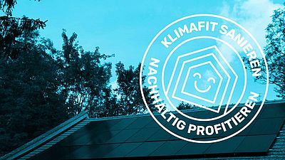 Dach mit Photovoltaikanlage