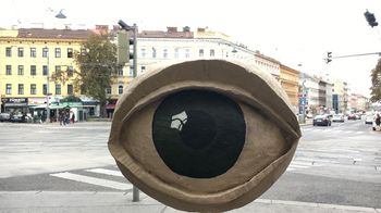 Großes Auge am Quellenplatz
